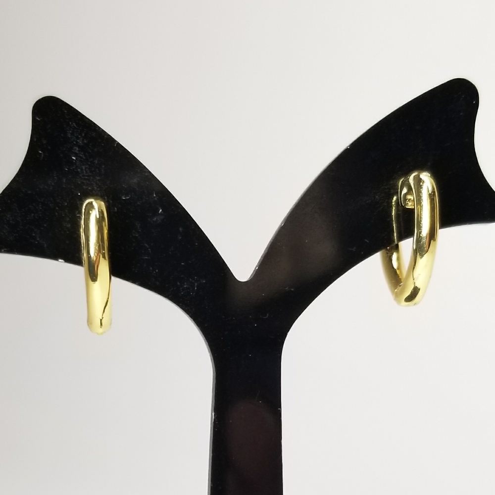 NEW Dainty Heart Tube Heart Huggie Earrings. - Picture 3 of 9